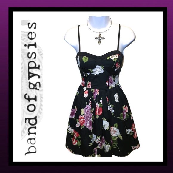 Band of Gypsies Dresses & Skirts - 👗 Band of Gypsies Fit & Flare Floral Dress